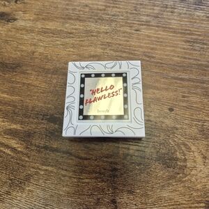 NEW DISCONTINUED Benefit Hello Flawless Foundation Powder